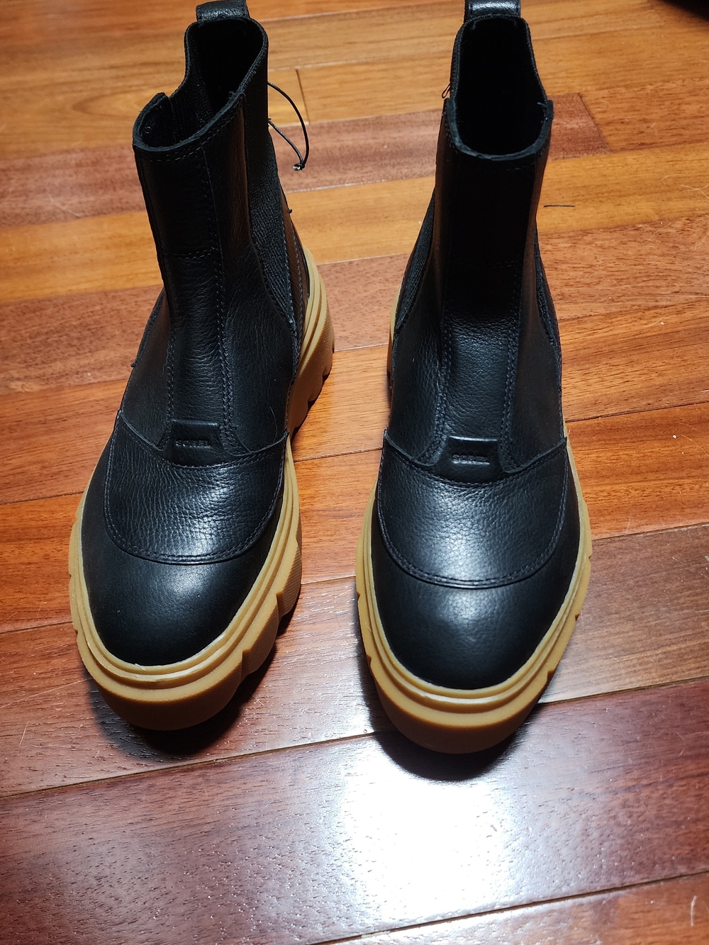 Sorel Black Leather Chelsea Boots with Tan Lug Sole